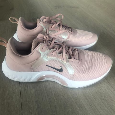 Nye Nike joggesko str 38