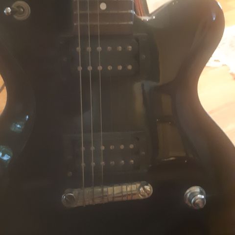Yamaha elektrisk gitar AES420 til salgs