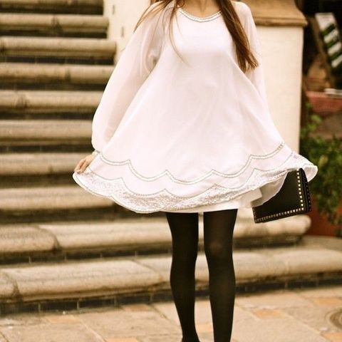 Hvit kjole med strass