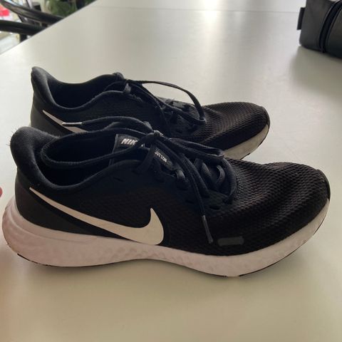 Nesten nye Nike sneakers, str 38,5