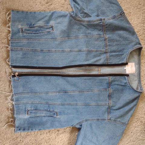 Zara denim jakke, str M, kr 110,-