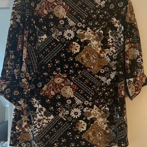 Ny bluse / topp fra floyd str S |