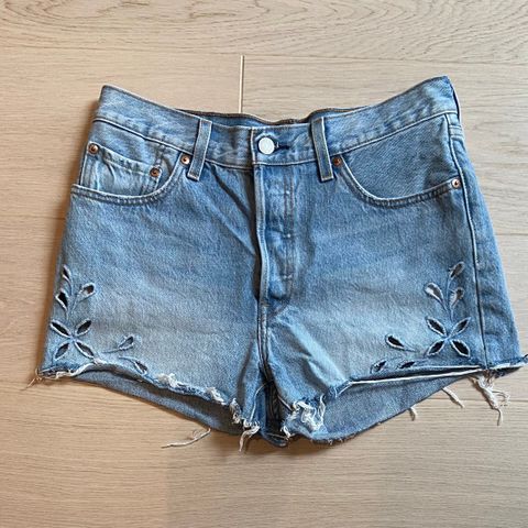 Levi’s 501 shorts W29