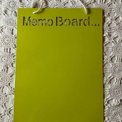 Memo board i metall