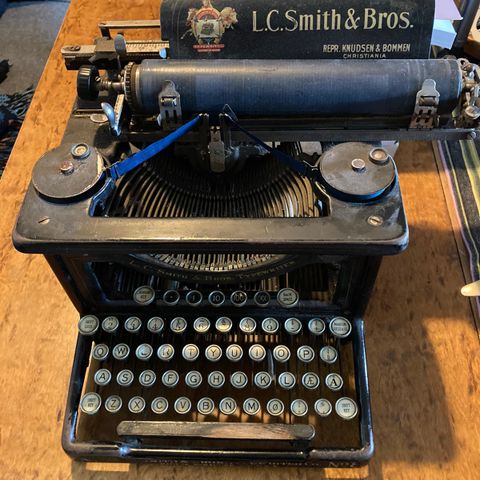 antikk L.C.Smith & Bros nr 8