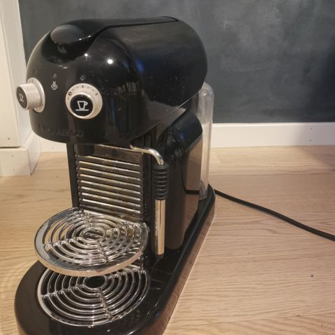 Nespressomaskin med steamer