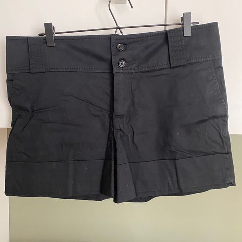 Svart shorts fra Zara str xl