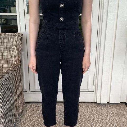 Jumpsuit og cordbukse