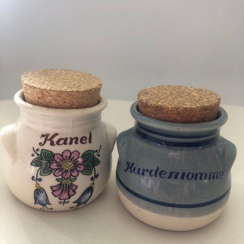 Retro Aksini stentøi krukke kardemomme og kanel, dansk bornholm