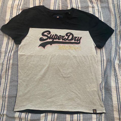 Superdry tskjorte