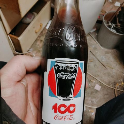 Original jubileum 100 års flaske cola.er mottagelig for bud