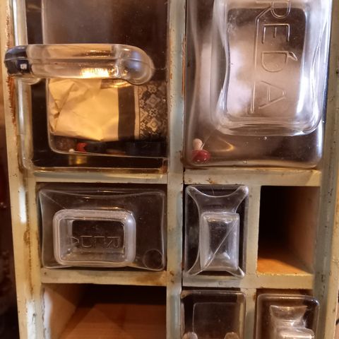 Vintage - Spiseri - Glasskuffer - Kjøkkenhylle!