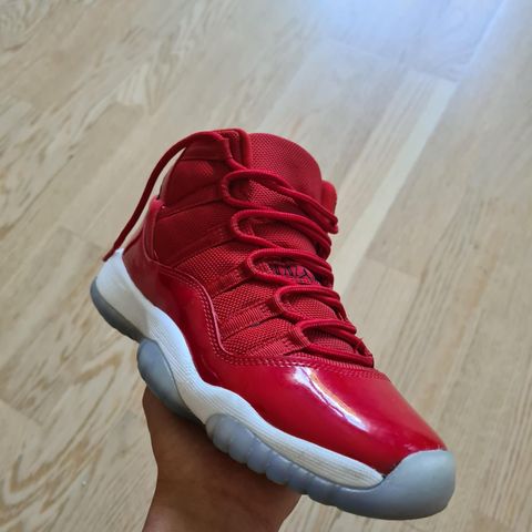 Jordan 11 37,5