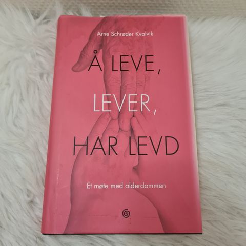 Å leve, lever og har levd av Arne Schrøder Kvalvik