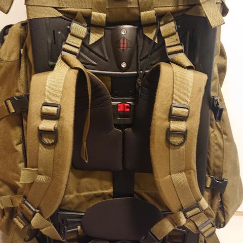 Norrøna Recon pack 125l leies ut.