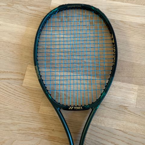 Yonex VCORE pro 100