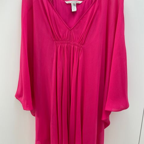 Diane von Furstenberg kjole i 100% silke - str S