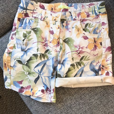 Shorts, str M