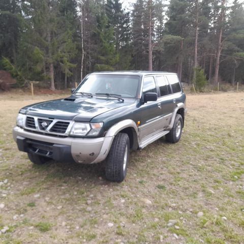 Nissan patrol selges I deler.