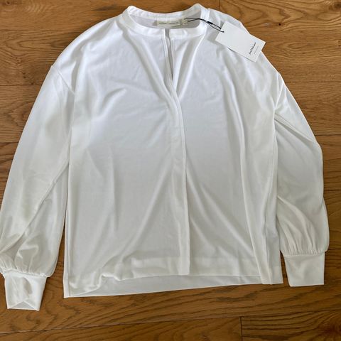Ubrukt/ny! Pen klassisk hvit bluse-genser fra In Wear str S