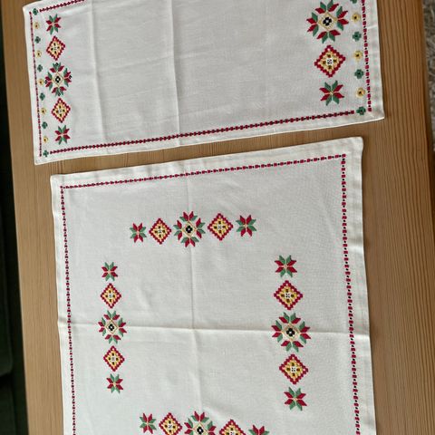 Duker - Hardanger duker  kjøkkensett -  retro/vintage