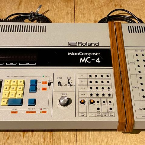 Roland MC-4B og OP-8M