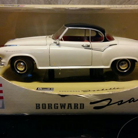 Borgward Isabella Coupe skala 1/18 Revell metall.