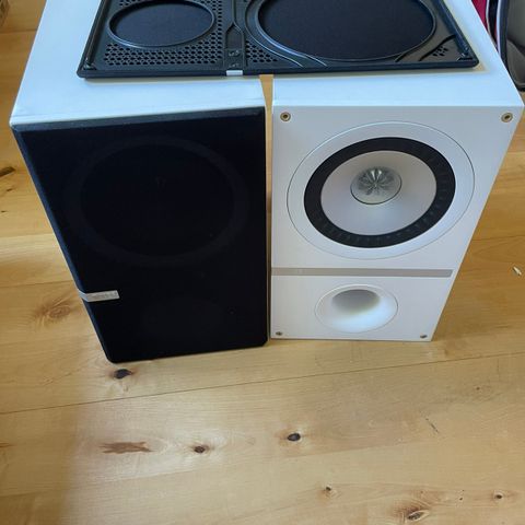 KEF Q300 med stativer