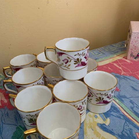 11 små te-kopper fra Royal Crown Derby