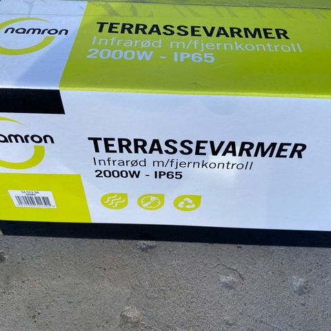 Terrassevarmer med fjernkontroll og 3 innstillinger. Sommer hele året.