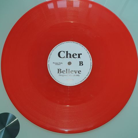 Maxisingel. Farget vinyl. Rød. "Believe". 1998. DJ copy. Ny.