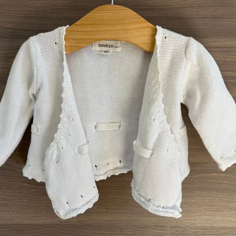 Hvit cardigan fra Newbie str. 56