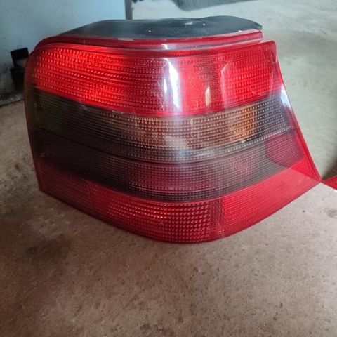 Bak lampa golf IV