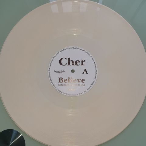 Maxisigel. Farget/hvit. Cher. "Believe". 1998. DJ copy. Ny.