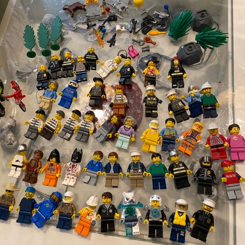 Pent Brukt Masse Lego Figurer ( Bud over 600,-).