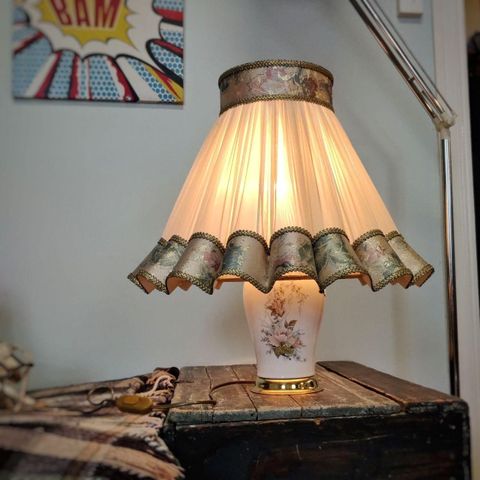 vintage bordlampe i porselen