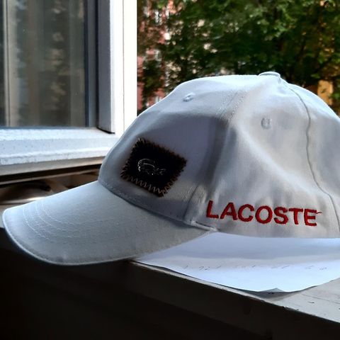 Lacoste lue