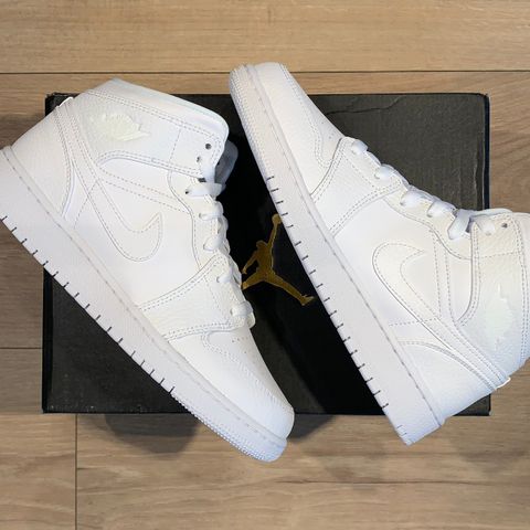 Jordan 1 mid Triple White