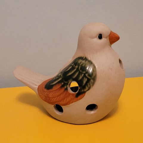 Nydelig fugl i keramikk til å ha telys i