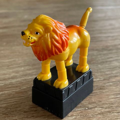Trykkeleke, løve fra China