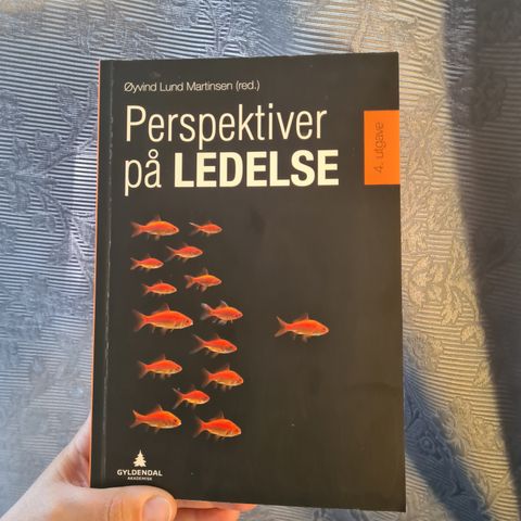 Perspektiver på ledelse (4. utgave) skrevet av Øyvind Lund Martinsen.