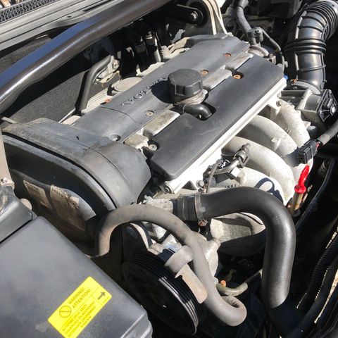 Volvo V70  2.4 FW bensin motor.Selges