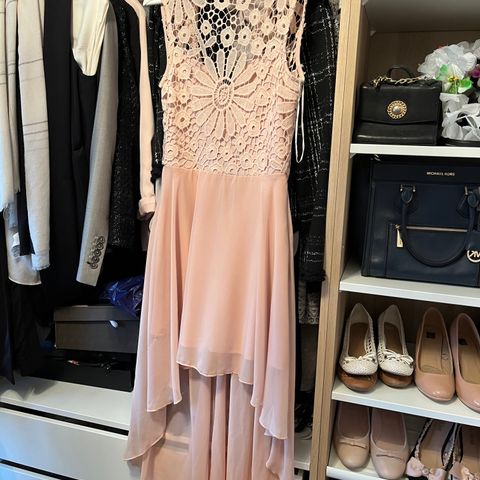 Fin lys rosa lace kjole str S