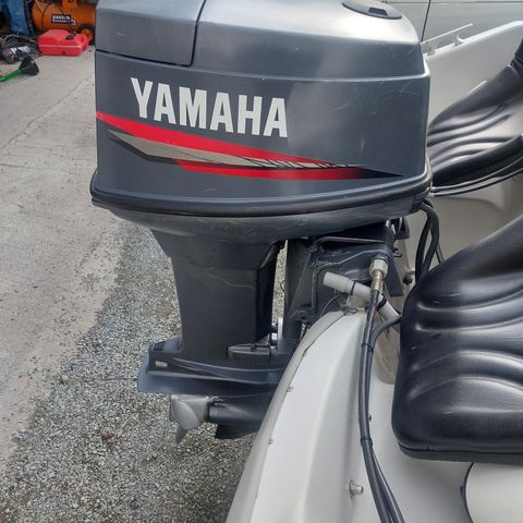 Yamaha 40 hk selges i deler