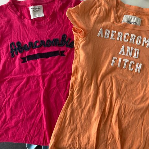 Fargerike Abercrombie t-skjorter XS