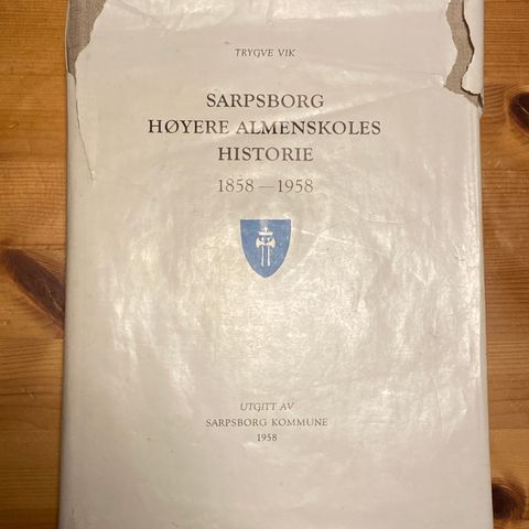 Sarpsborg høyere almenskoles historie 1858-1958; Trygve Vik