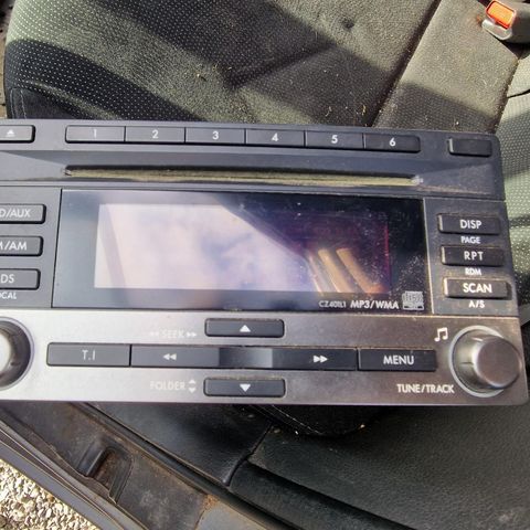 Original radio/cdspiller 09 mod Subaru Impreza