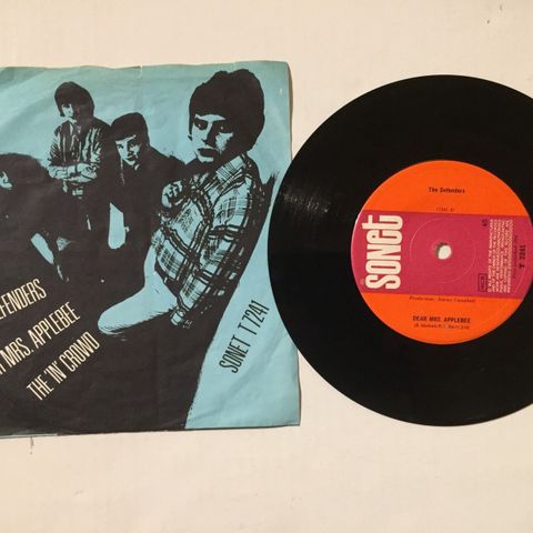 DEFENDERS / DEAR MRS. APPLEBEE - 7" VINYL SINGLE