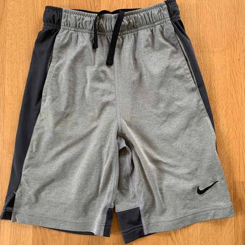 Nike dry-fit shorts str 10-12