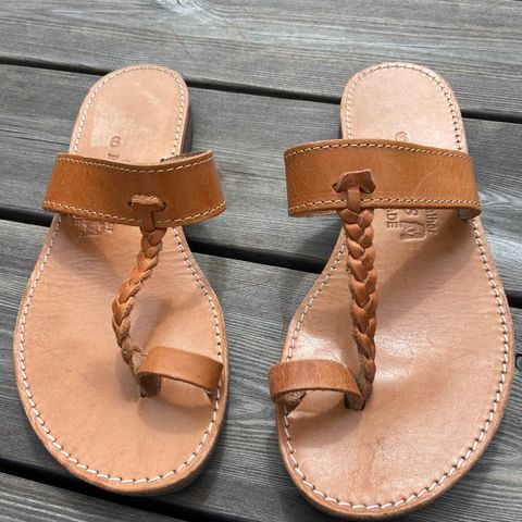 sandaler håndlagde i skinn